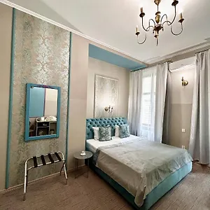 https://family-residence-boutique.hotelslviv.net